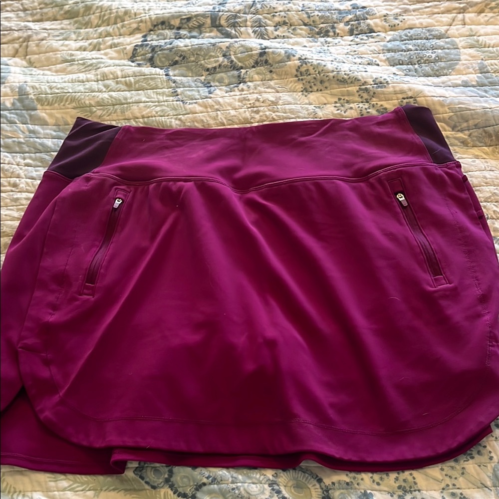 Athleta sz XL Fairway golf skirt 16 inches long.